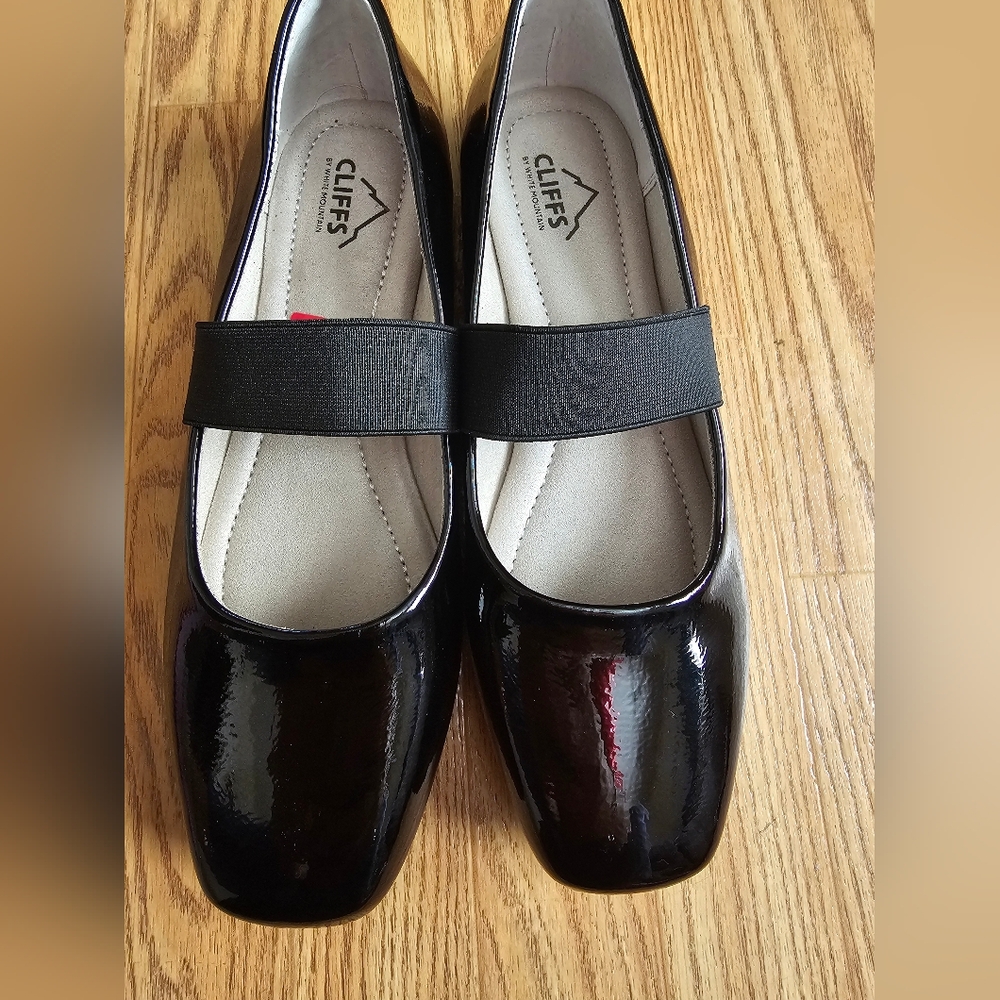 Cliffs by White Mountain Black Patent Flats Size 9.5 Slip-On Elastic NWT